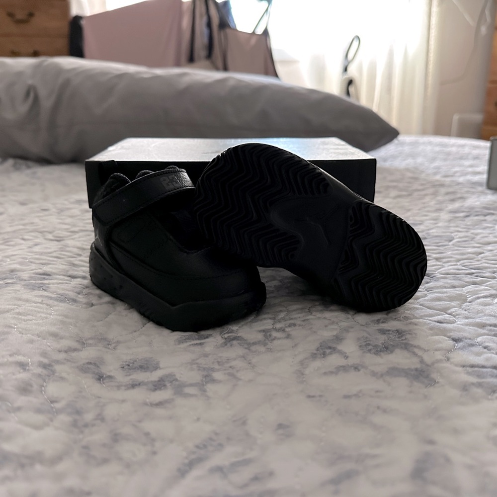 Black Jordan Max Aura